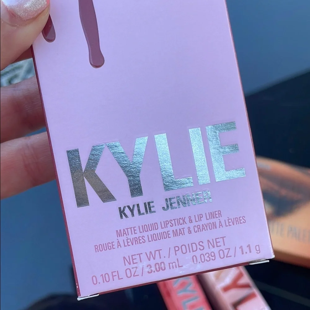 Kylie Cosmetics Lip Kit and Matte Palette Lip blush & Gloss SET NEW - Picture 2 of 7